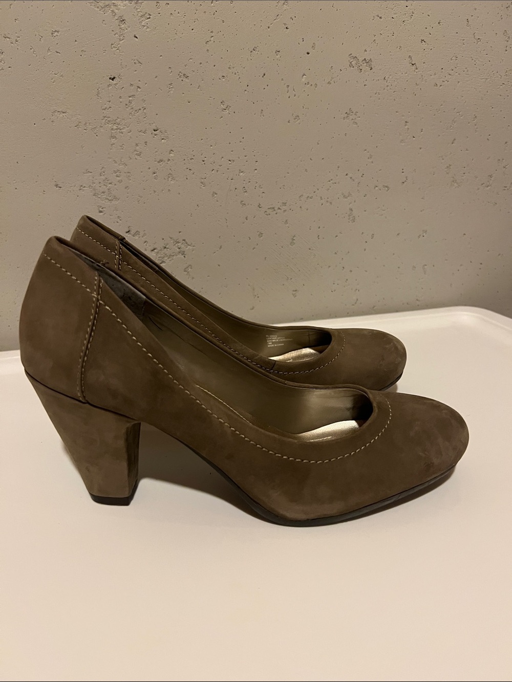 Women’s sage Suede Block Heel Pumps